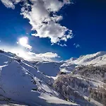 La Cresta Апарт-готель 4*