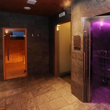 La Cresta Aparthotel 4*