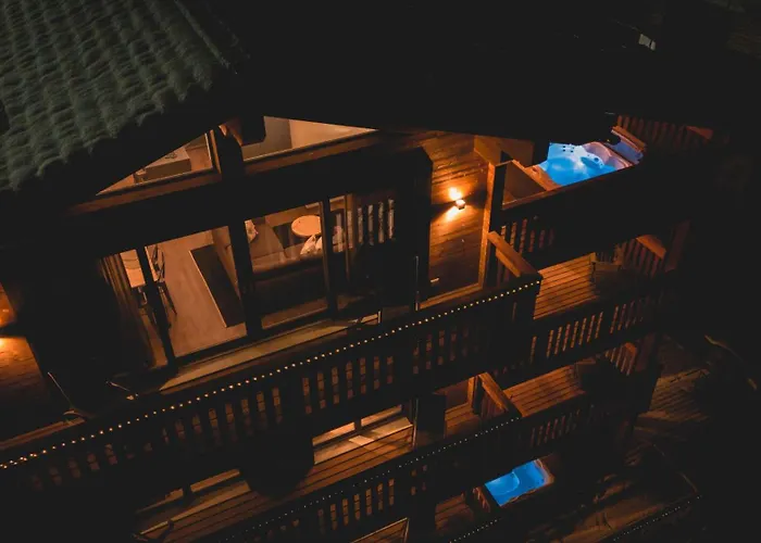 拉克雷斯塔木屋酒店 4*