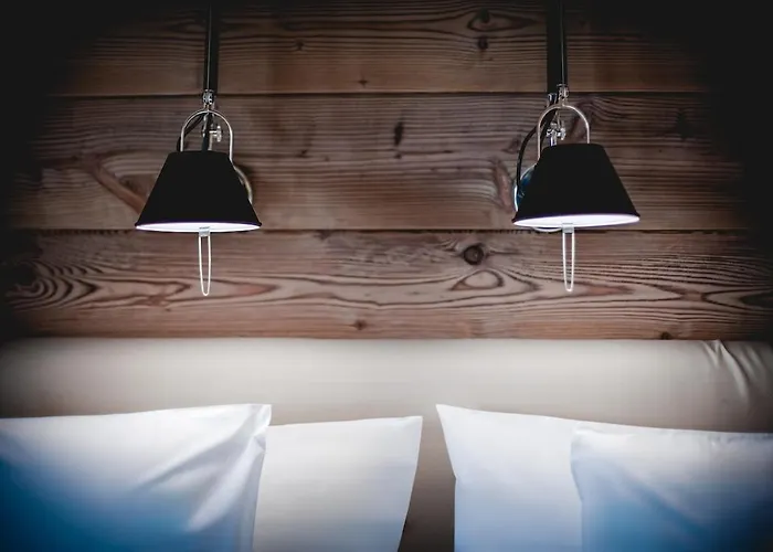 拉克雷斯塔木屋酒店 布勒伊-切尔维尼亚